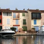 Häuser mit Yachten in Port Grimaud