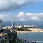 Antibes - Stadtstrand und Hafen