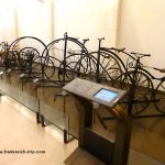 Fahrräder und Einräder im Arts et Métiers Museum