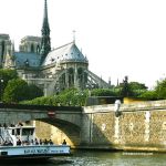 Notre Dame mit Bateaux-Mouches