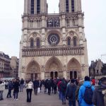 Notre-Dame de Paris Besucherschlange am Eingang