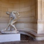 Statue am Seitenflügel - Palais Galliera