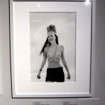 Modefoto von Corrine Day - Kate Moss im Palais Galliera