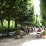 Café im Garten des Rodin Museums Paris